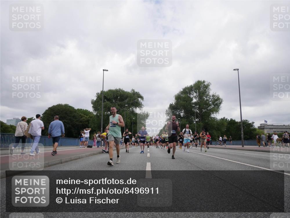 29.06.2025 - hella hamburg halbmarathon Luisa Fischer http://msf.ph/oto/8496911 29.06.2025 10:55:43 Kennedybrücke 6386, 6983, 1369, 1978, 3140, 3645, 4815, 5262, 6671, 6985, 7682, 7737, 8194, 8196, 10296 meine-sportfotos.de