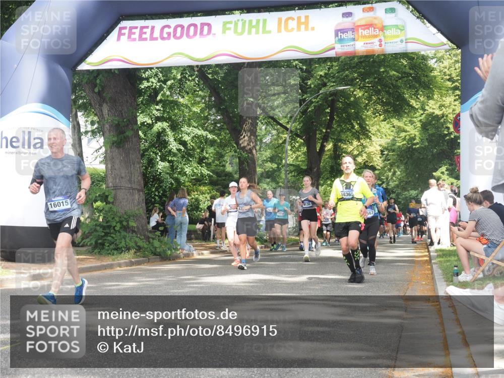 29.06.2025 - hella hamburg halbmarathon KatJ http://msf.ph/oto/8496915 29.06.2025 11:41:27 Zwischen KM18-KM19 4355, 8594 meine-sportfotos.de