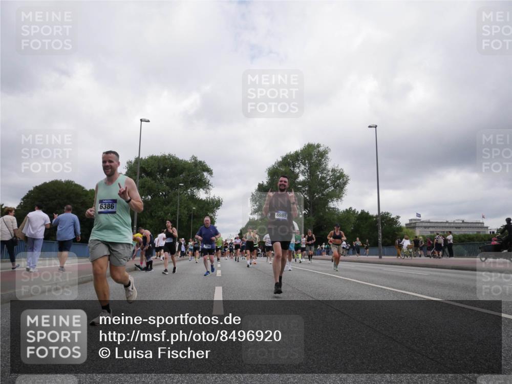 29.06.2025 - hella hamburg halbmarathon Luisa Fischer http://msf.ph/oto/8496920 29.06.2025 10:55:44 Kennedybrücke 6386, 3140, 6985, 1369, 3140, 3645, 4815, 5262, 6671, 6985, 7682, 7737, 8194, 8196, 10296 meine-sportfotos.de