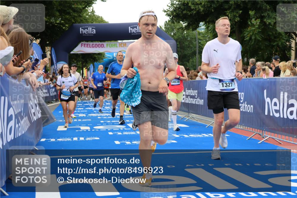 29.06.2025 - hella hamburg halbmarathon Strokosch-Dieckow http://msf.ph/oto/8496923 29.06.2025 10:54:55 Ziel 1327, 1506, 2884, 3652, 4249, 4616, 4938, 5020, 6433, 6994, 8514, 8698, 10266, 13988, 14638, 14660, 14750, 14845, 15126, 15156, 15879, 16047, 16623, 16868, 17261, 18181, 18325 meine-sportfotos.de