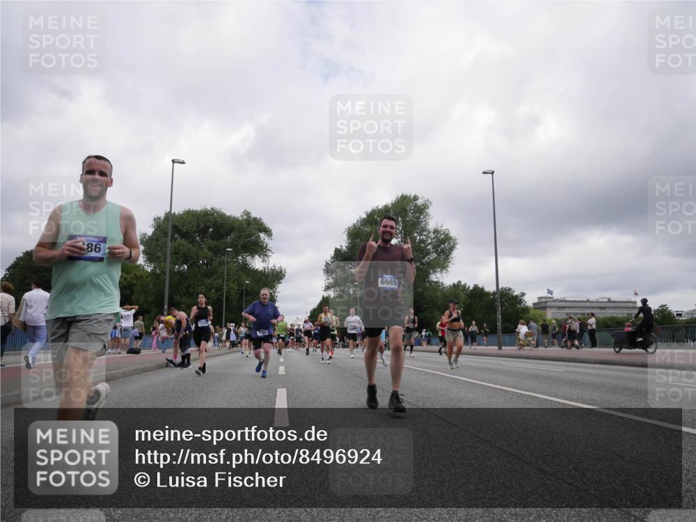 29.06.2025 - hella hamburg halbmarathon Luisa Fischer http://msf.ph/oto/8496924 29.06.2025 10:55:45 Kennedybrücke 86, 15209, 6985, 1369, 2308, 3140, 3645, 4815, 5262, 6671, 6985, 7682, 7737, 8194, 10296, 10634 meine-sportfotos.de