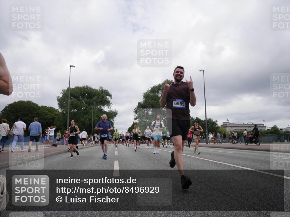 29.06.2025 - hella hamburg halbmarathon Luisa Fischer http://msf.ph/oto/8496929 29.06.2025 10:55:45 Kennedybrücke 1520, 3140, 6985, 1369, 2308, 3140, 3645, 4815, 5262, 6671, 6985, 7682, 7737, 8194, 10296, 10634 meine-sportfotos.de