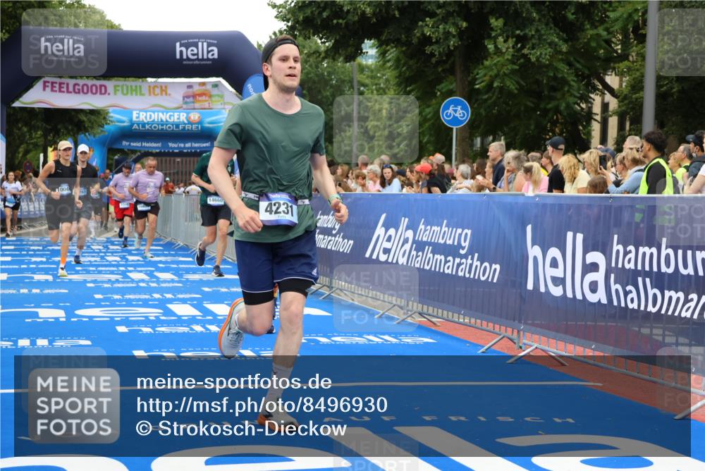 29.06.2025 - hella hamburg halbmarathon Strokosch-Dieckow http://msf.ph/oto/8496930 29.06.2025 10:54:47 Ziel 1327, 1496, 1506, 2029, 2561, 3310, 4231, 6587, 6994, 7478, 8449, 9227, 10044, 12186, 13147, 14239, 14660, 15389, 15408, 15584, 16623, 16868, 17231, 17261, 19000 meine-sportfotos.de