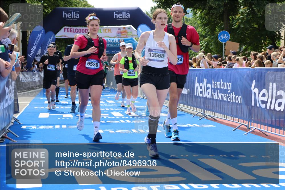 29.06.2025 - hella hamburg halbmarathon Strokosch-Dieckow http://msf.ph/oto/8496936 29.06.2025 11:33:07 Ziel 1987, 3420, 3769, 4844, 5123, 5743, 6105, 6524, 6526, 8676, 9653, 9654, 9803, 10919, 11205, 11300, 11713, 11812, 11888, 13568, 14919, 15469, 18524, 18536, 18644 meine-sportfotos.de