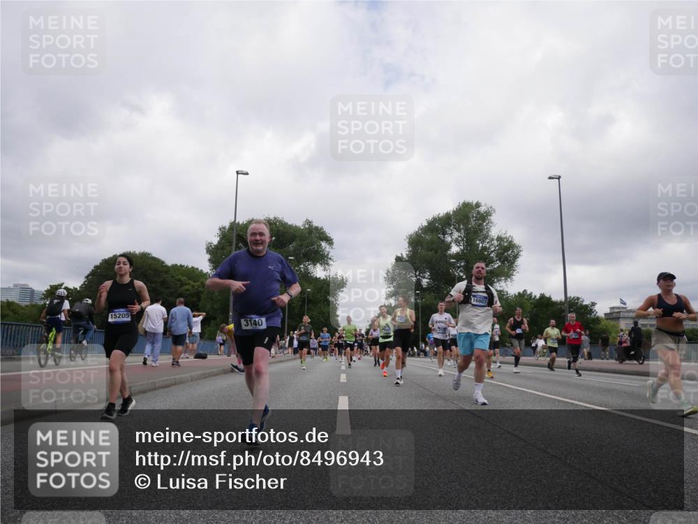 29.06.2025 - hella hamburg halbmarathon Luisa Fischer http://msf.ph/oto/8496943 29.06.2025 10:55:47 Kennedybrücke 15205, 3140, 14215, 16807, 1369, 2308, 2593, 3140, 3645, 5262, 6671, 6985, 7682, 7737, 10634 meine-sportfotos.de