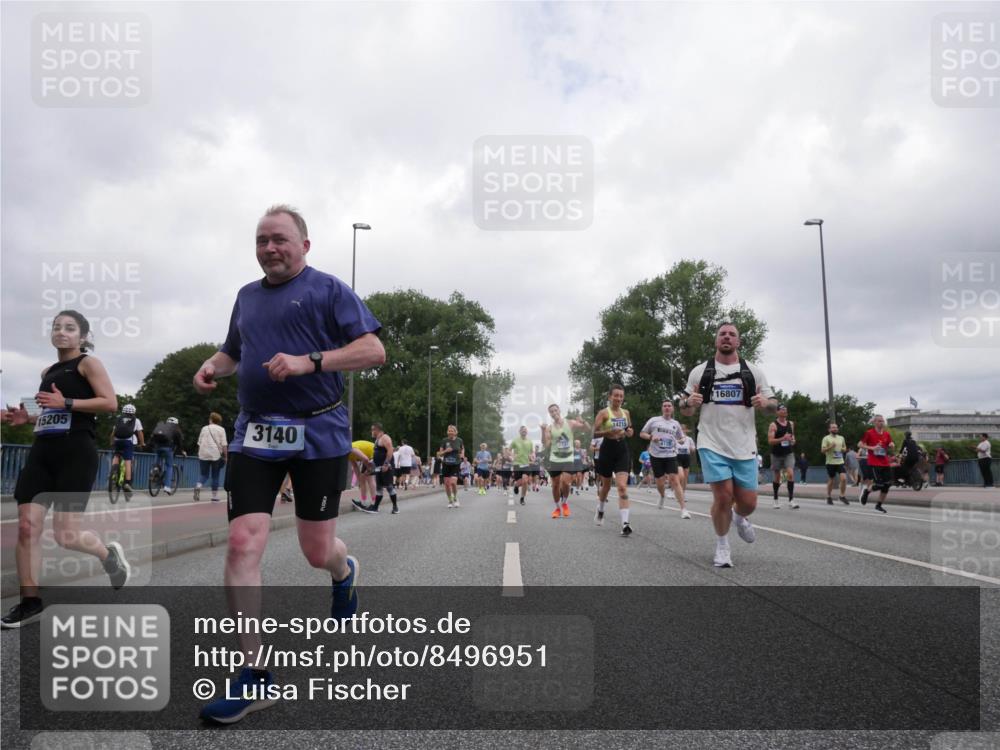 29.06.2025 - hella hamburg halbmarathon Luisa Fischer http://msf.ph/oto/8496951 29.06.2025 10:55:47 Kennedybrücke 15205, 3140, 14215, 16807, 1369, 2308, 2593, 3140, 3645, 5262, 6671, 6985, 7682, 7737, 10634 meine-sportfotos.de