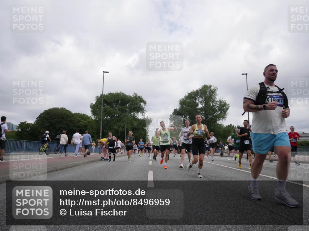 29.06.2025 - hella hamburg halbmarathon Luisa Fischer http://msf.ph/oto/8496959 29.06.2025 10:55:48 Kennedybrücke 16642, 7737, 472, 14215, 1129, 16807, 1369, 2308, 2593, 3645, 5262, 6671, 7682, 7737, 8250, 8251, 10634 meine-sportfotos.de