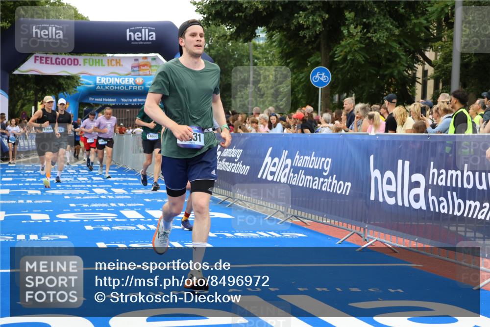 29.06.2025 - hella hamburg halbmarathon Strokosch-Dieckow http://msf.ph/oto/8496972 29.06.2025 10:54:47 Ziel 1327, 1496, 1506, 2029, 2561, 3310, 4231, 6587, 6994, 7478, 8449, 9227, 10044, 12186, 13147, 14239, 14660, 15389, 15408, 15584, 16623, 16868, 17231, 17261, 19000 meine-sportfotos.de