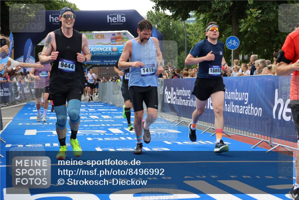 29.06.2025 - hella hamburg halbmarathon Strokosch-Dieckow http://msf.ph/oto/8496992 29.06.2025 10:44:16 Ziel 1220, 1413, 1415, 1902, 4999, 5231, 5275, 5884, 7005, 7191, 8722, 9444, 12159, 12528, 14686, 14687, 15225, 15280, 16301, 16316, 16547, 16803, 16893, 17748, 18691 meine-sportfotos.de