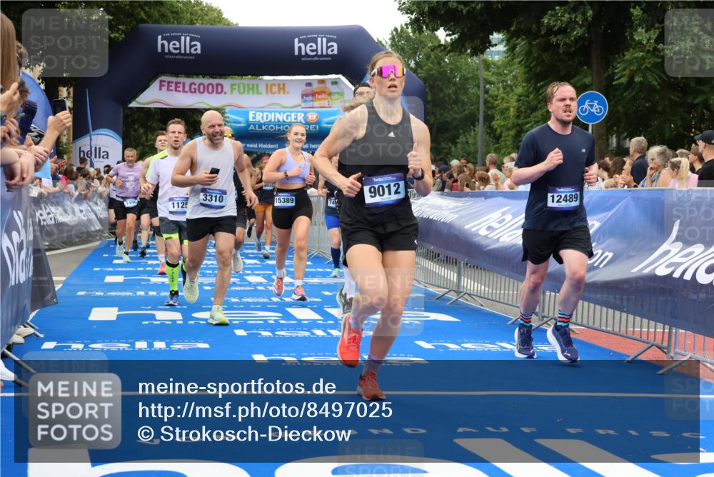 29.06.2025 - hella hamburg halbmarathon Strokosch-Dieckow http://msf.ph/oto/8497025 29.06.2025 10:54:38 Ziel 1125, 1496, 2474, 2561, 3310, 5259, 6587, 7478, 8449, 8798, 9012, 9227, 10040, 10368, 10376, 12186, 12489, 12607, 13147, 14239, 15389, 15408, 15584, 17231, 17765, 19000 meine-sportfotos.de