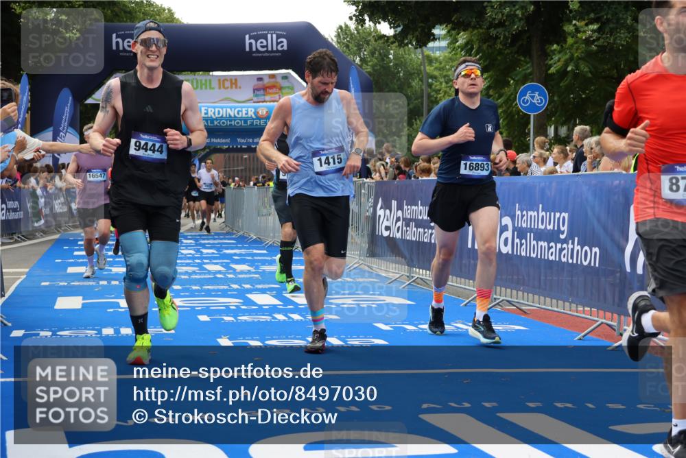 29.06.2025 - hella hamburg halbmarathon Strokosch-Dieckow http://msf.ph/oto/8497030 29.06.2025 10:44:16 Ziel 1220, 1413, 1415, 1902, 4999, 5231, 5275, 5884, 7005, 7191, 8722, 9444, 12159, 12528, 14686, 14687, 15225, 15280, 16301, 16316, 16547, 16803, 16893, 17748, 18691 meine-sportfotos.de