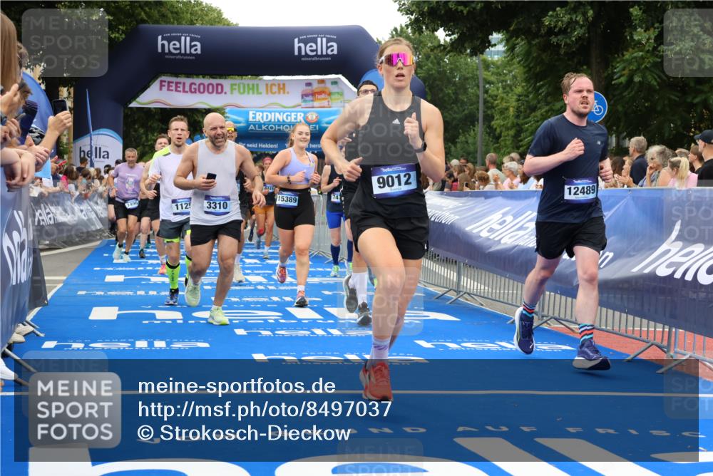 29.06.2025 - hella hamburg halbmarathon Strokosch-Dieckow http://msf.ph/oto/8497037 29.06.2025 10:54:38 Ziel 1125, 1496, 2474, 2561, 3310, 5259, 6587, 7478, 8449, 8798, 9012, 9227, 10040, 10368, 10376, 12186, 12489, 12607, 13147, 14239, 15389, 15408, 15584, 17231, 17765, 19000 meine-sportfotos.de