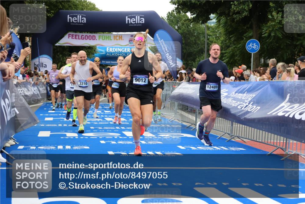 29.06.2025 - hella hamburg halbmarathon Strokosch-Dieckow http://msf.ph/oto/8497055 29.06.2025 10:54:37 Ziel 1125, 1496, 2474, 2561, 3310, 5259, 6587, 7478, 8449, 8798, 9012, 9227, 10040, 10368, 10376, 12489, 12607, 13147, 14239, 15389, 15408, 15584, 17231, 17765, 19000 meine-sportfotos.de