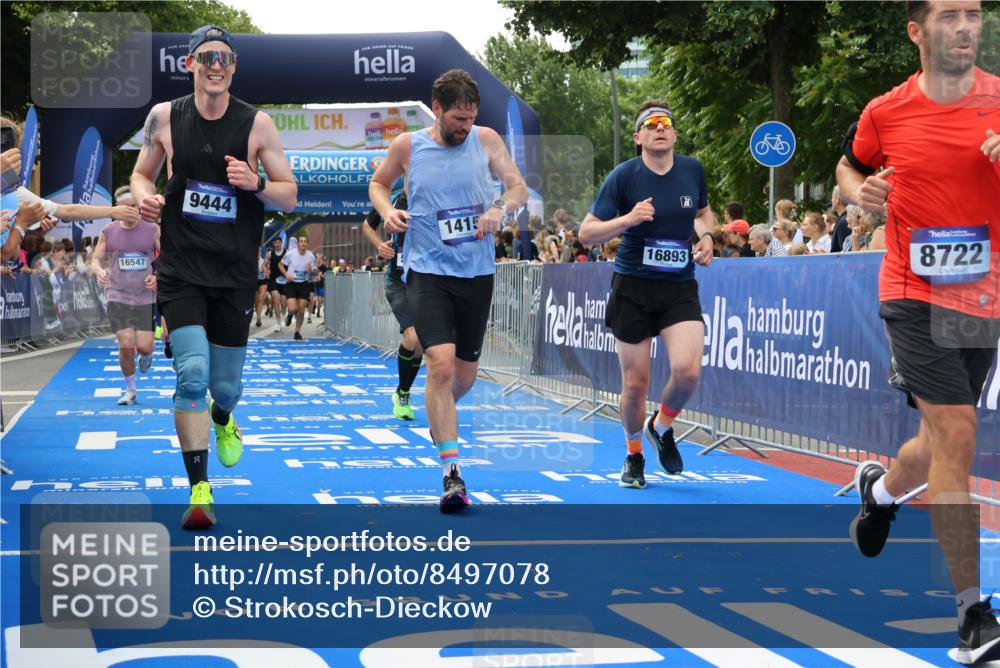 29.06.2025 - hella hamburg halbmarathon Strokosch-Dieckow http://msf.ph/oto/8497078 29.06.2025 10:44:16 Ziel 1220, 1413, 1415, 1902, 4999, 5231, 5275, 5884, 7005, 7191, 8722, 9444, 12159, 12528, 14686, 14687, 15225, 15280, 16301, 16316, 16547, 16803, 16893, 17748, 18691 meine-sportfotos.de