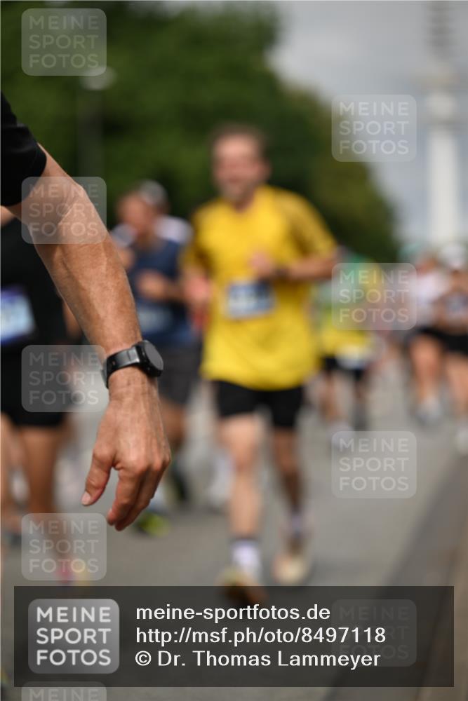 29.06.2025 - hella hamburg halbmarathon Dr. Thomas Lammeyer http://msf.ph/oto/8497118 29.06.2025 10:23:32 Kennedybrücke 1159, 1160, 1325, 1332, 1708, 1718, 1755, 2017, 2589, 2703, 2812, 2895, 3105, 3118, 3529, 4108, 4110, 4170, 4722, 5034, 5080, 5098, 5178, 5449, 6249, 6270, 6542, 6736, 7143, 7252, 8575, 8761, 8778, 9252, 9270, 9272, 9856, 10124, 10129, 10540, 10966, 11081 meine-sportfotos.de