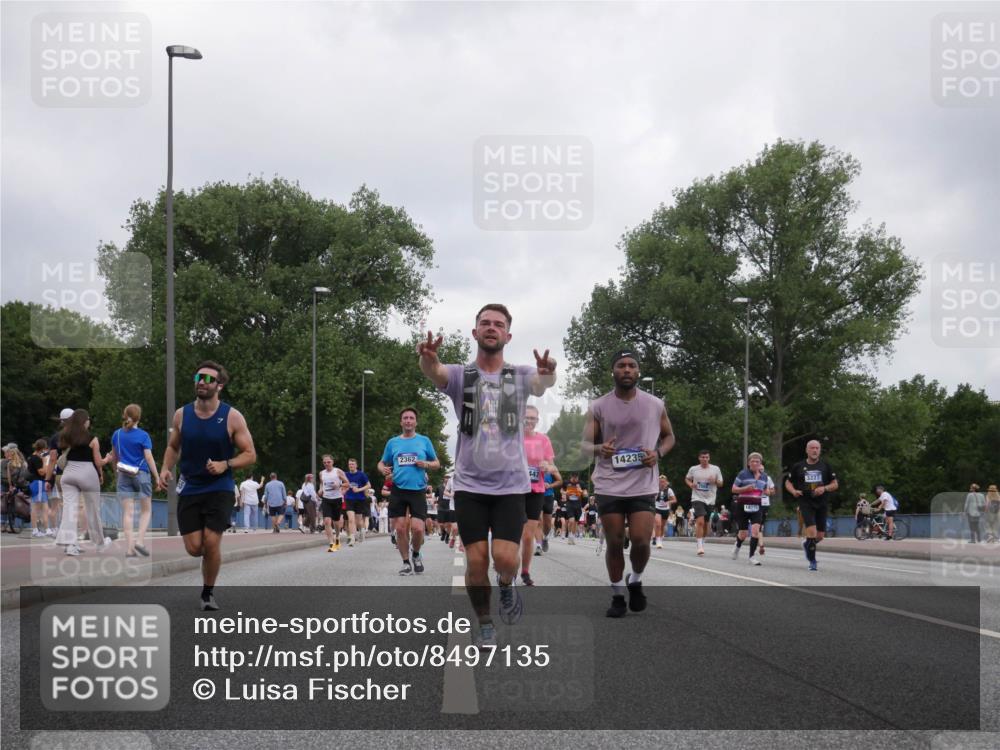 29.06.2025 - hella hamburg halbmarathon Luisa Fischer http://msf.ph/oto/8497135 29.06.2025 10:56:04 Kennedybrücke 2362, 447, 14235, 18115, 2988, 3227, 3787, 6135, 6604, 7735, 7871, 9340, 10884 meine-sportfotos.de