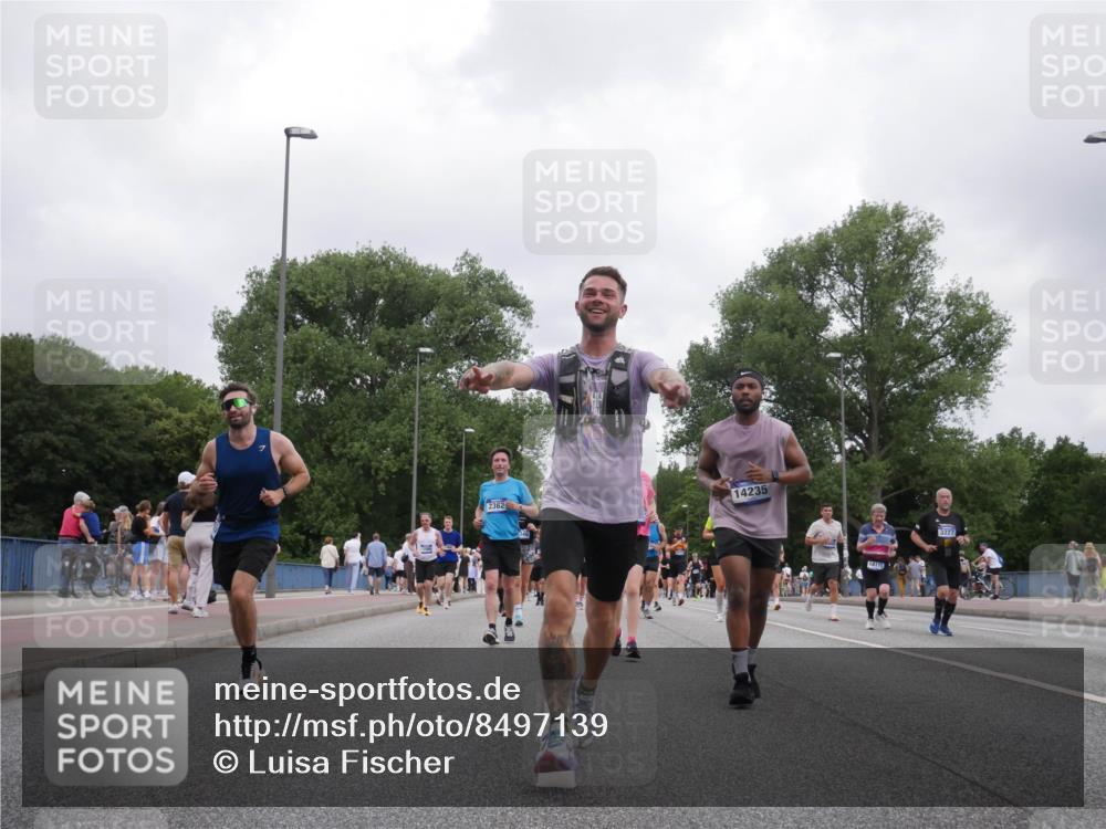 29.06.2025 - hella hamburg halbmarathon Luisa Fischer http://msf.ph/oto/8497139 29.06.2025 10:56:05 Kennedybrücke 2362, 14235, 18115, 3227, 2988, 3227, 3787, 6135, 6604, 7511, 7735, 7871, 9340, 10884 meine-sportfotos.de