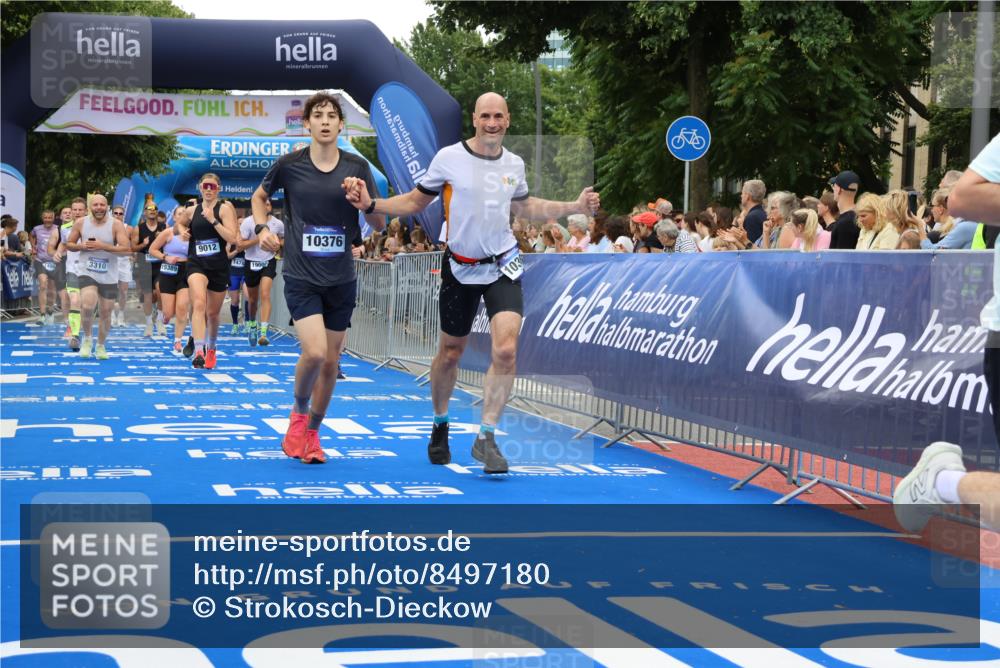 29.06.2025 - hella hamburg halbmarathon Strokosch-Dieckow http://msf.ph/oto/8497180 29.06.2025 10:54:35 Ziel 1125, 1496, 2474, 3310, 3794, 5259, 7478, 8449, 8798, 9012, 10040, 10368, 10376, 11797, 11799, 12489, 12607, 14239, 15146, 15389, 15408, 15584, 17231, 17765, 19000 meine-sportfotos.de