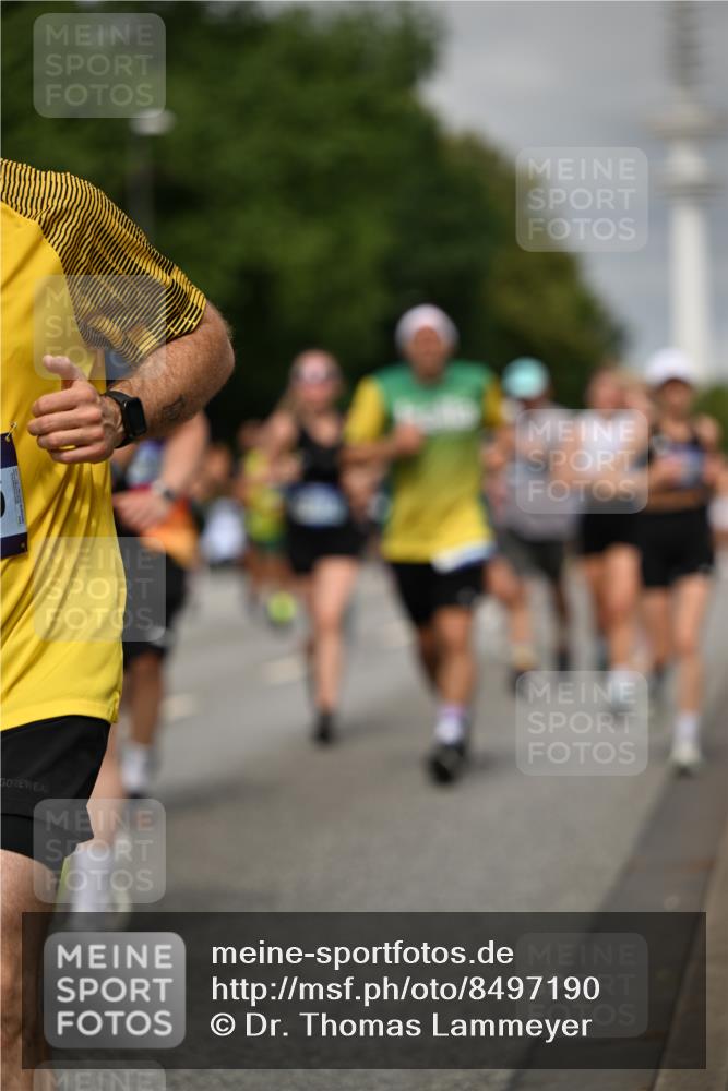 29.06.2025 - hella hamburg halbmarathon Dr. Thomas Lammeyer http://msf.ph/oto/8497190 29.06.2025 10:23:33 Kennedybrücke 1159, 1160, 1325, 1332, 1708, 1718, 1755, 2017, 2589, 2703, 2812, 2895, 3105, 3118, 4108, 4110, 4170, 4722, 5034, 5080, 5098, 5178, 5449, 6249, 6270, 6542, 6736, 7143, 7252, 8537, 8575, 8761, 8778, 9252, 9270, 9272, 9856, 10124, 10129, 10540, 10966, 11081 meine-sportfotos.de