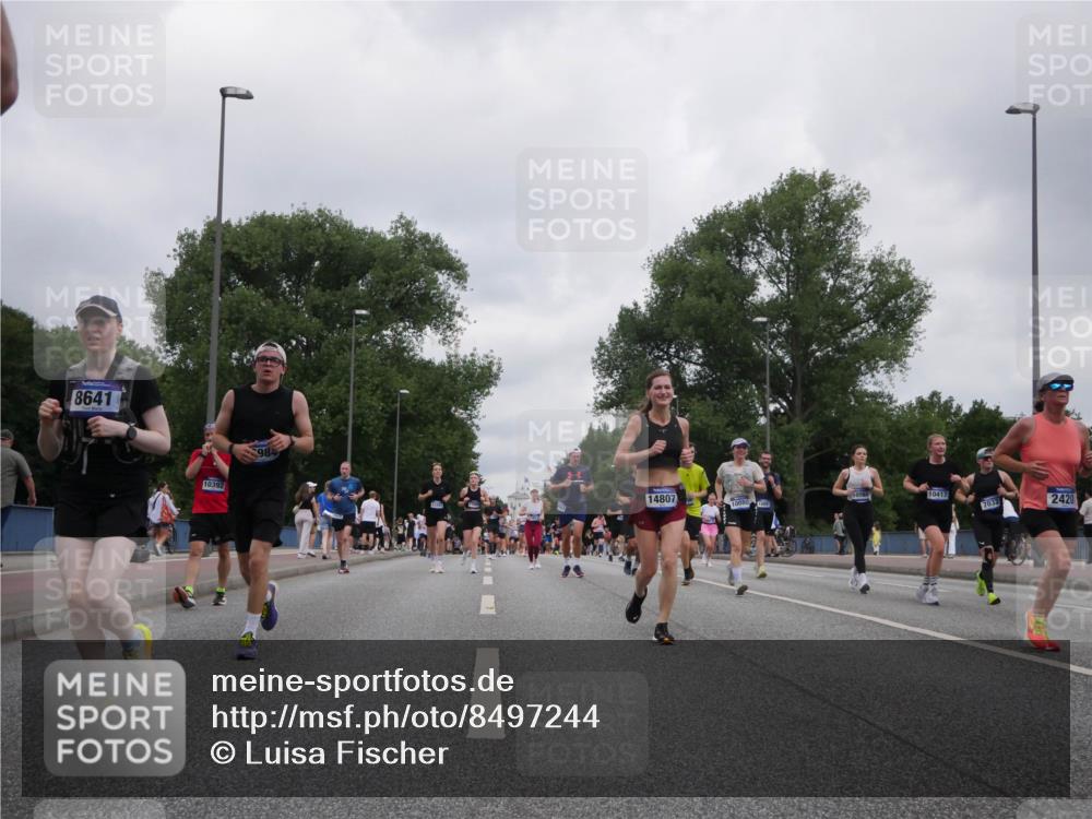 29.06.2025 - hella hamburg halbmarathon Luisa Fischer http://msf.ph/oto/8497244 29.06.2025 10:56:17 Kennedybrücke 8641, 10392, 984, 14807, 10080, 10417, 7032, 2420, 2420, 2983, 6604, 7032, 7511, 7690, 10080, 10417, 10568, 10879 meine-sportfotos.de