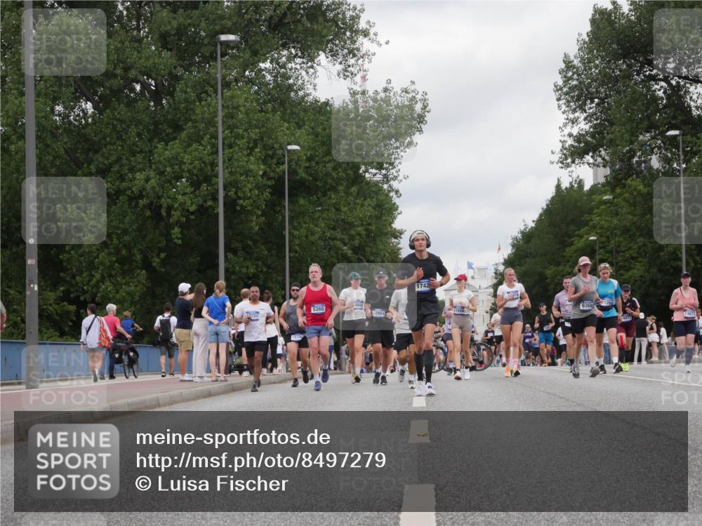 29.06.2025 - hella hamburg halbmarathon Luisa Fischer http://msf.ph/oto/8497279 29.06.2025 10:56:24 Kennedybrücke 13221, 18106, 5360, 1742, 9368, 11268, 4977, 13677, 4595, 7690, 9368, 10879 meine-sportfotos.de