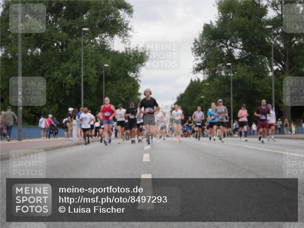 29.06.2025 - hella hamburg halbmarathon Luisa Fischer http://msf.ph/oto/8497293 29.06.2025 10:56:25 Kennedybrücke 4595, 7690, 9368, 10879 meine-sportfotos.de