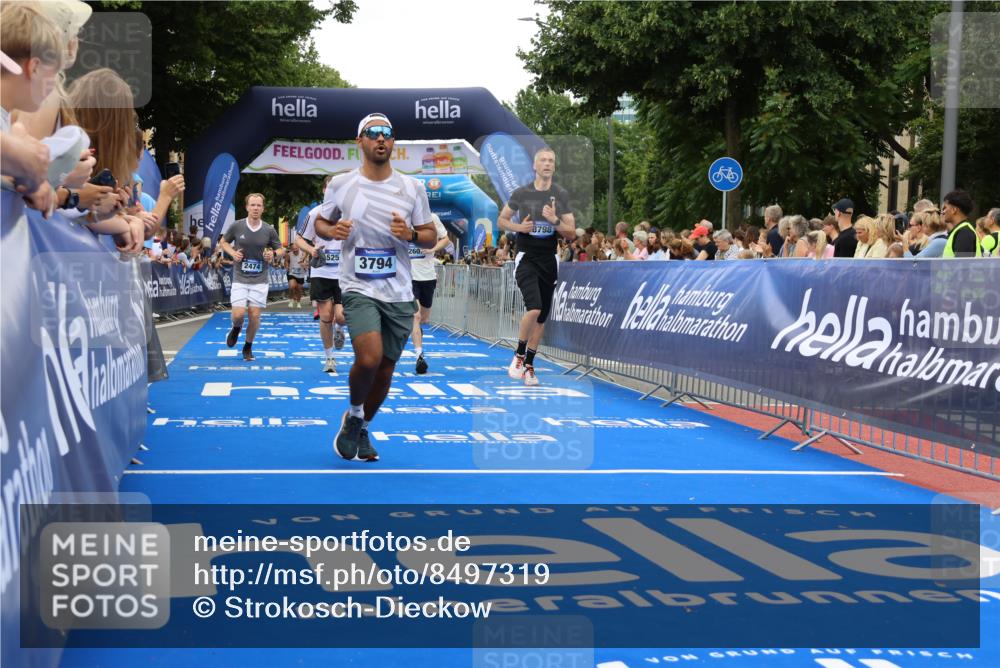 29.06.2025 - hella hamburg halbmarathon Strokosch-Dieckow http://msf.ph/oto/8497319 29.06.2025 10:54:30 Ziel 2474, 3426, 3794, 4635, 4868, 5259, 7129, 8798, 9012, 10040, 10368, 10376, 11009, 11797, 11799, 12321, 12362, 12607, 15146, 16327, 19067 meine-sportfotos.de