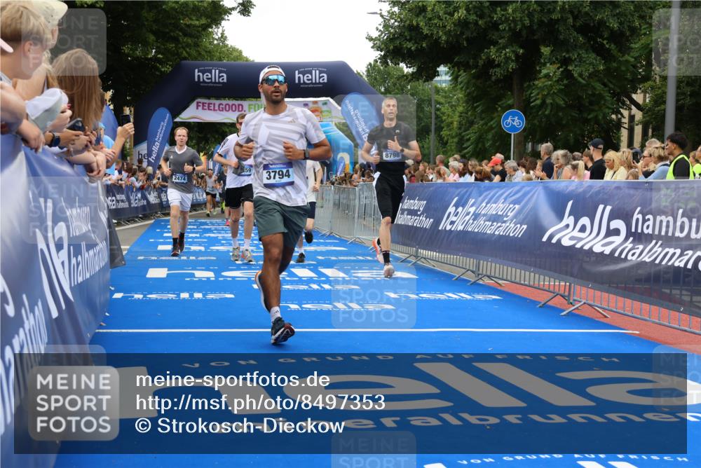 29.06.2025 - hella hamburg halbmarathon Strokosch-Dieckow http://msf.ph/oto/8497353 29.06.2025 10:54:30 Ziel 2474, 3426, 3794, 4635, 4868, 5259, 7129, 8798, 9012, 10040, 10368, 10376, 11009, 11797, 11799, 12321, 12362, 12607, 15146, 16327, 19067 meine-sportfotos.de