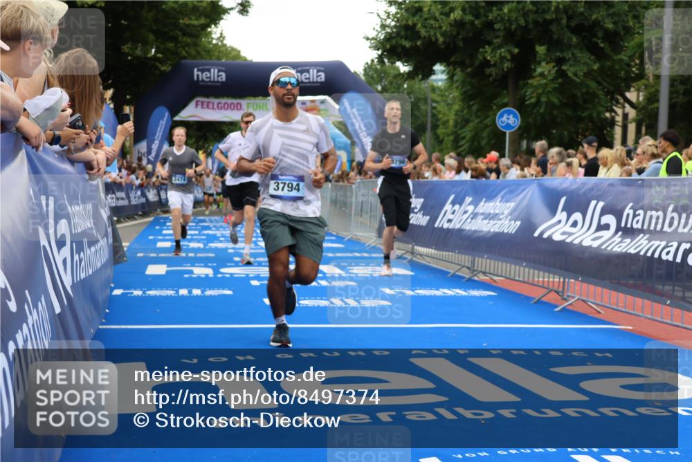 29.06.2025 - hella hamburg halbmarathon Strokosch-Dieckow http://msf.ph/oto/8497374 29.06.2025 10:54:30 Ziel 2474, 3426, 3794, 4635, 4868, 5259, 7129, 8798, 9012, 10040, 10368, 10376, 11009, 11797, 11799, 12321, 12362, 12607, 15146, 16327, 19067 meine-sportfotos.de