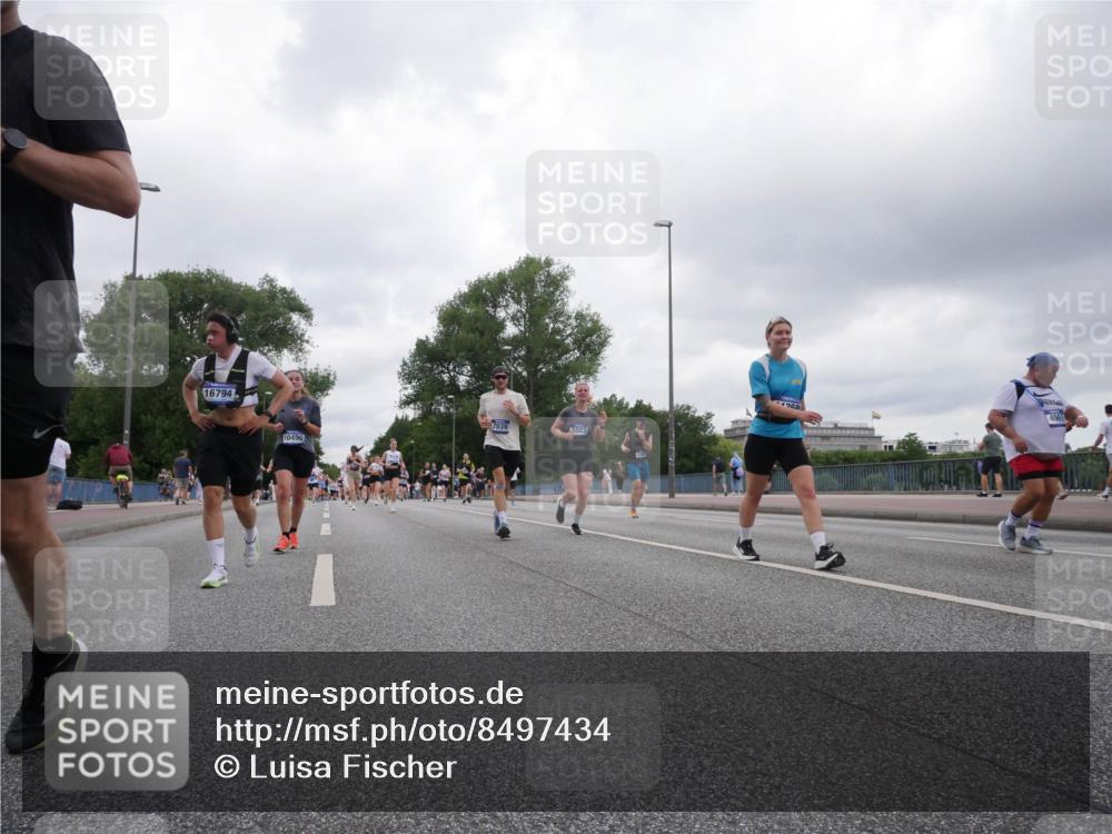 29.06.2025 - hella hamburg halbmarathon Luisa Fischer http://msf.ph/oto/8497434 29.06.2025 10:56:38 Kennedybrücke 16794, 7039, 5083, 10490, 4961, 2291, 6041, 6044, 7039, 7890, 8414, 10490 meine-sportfotos.de