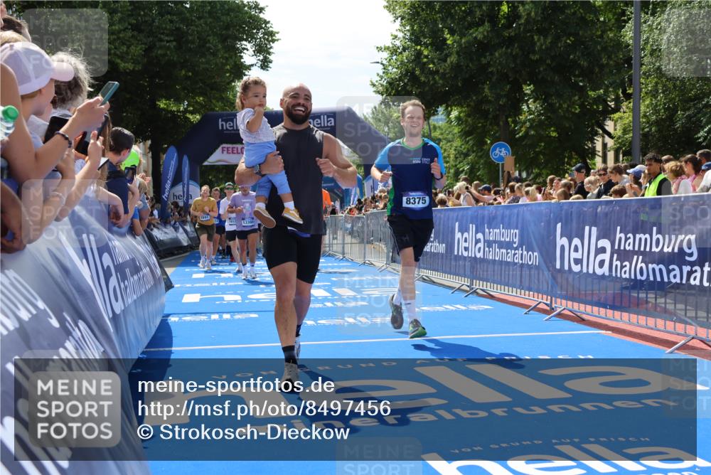 29.06.2025 - hella hamburg halbmarathon Strokosch-Dieckow http://msf.ph/oto/8497456 29.06.2025 11:33:38 Ziel 1154, 1275, 1328, 1672, 3409, 6261, 6304, 6440, 7029, 7299, 8304, 8375, 8383, 9234, 10798, 11010, 11107, 12330, 12605, 12838, 13168, 13380, 13704, 15244, 15405, 16682, 16705, 17634, 18129, 18951, 19144 meine-sportfotos.de