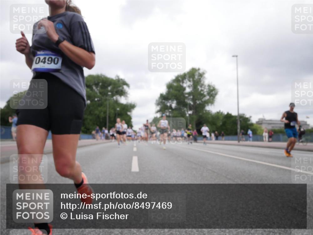 29.06.2025 - hella hamburg halbmarathon Luisa Fischer http://msf.ph/oto/8497469 29.06.2025 10:56:40 Kennedybrücke 0490, 1753, 2291, 6041, 6044, 7039, 7890, 8414, 8515, 10490 meine-sportfotos.de