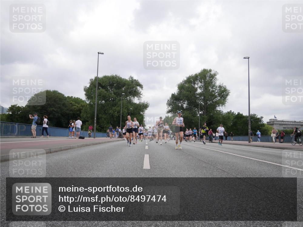 29.06.2025 - hella hamburg halbmarathon Luisa Fischer http://msf.ph/oto/8497474 29.06.2025 10:56:41 Kennedybrücke 1221, 17577, 1753, 2291, 6041, 6044, 7039, 7890, 8414, 8515, 10490 meine-sportfotos.de