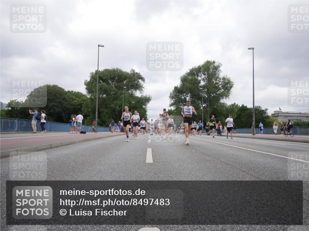 29.06.2025 - hella hamburg halbmarathon Luisa Fischer http://msf.ph/oto/8497483 29.06.2025 10:56:41 Kennedybrücke 12219, 17577, 1753, 2291, 6041, 6044, 7039, 7890, 8414, 8515, 10490 meine-sportfotos.de