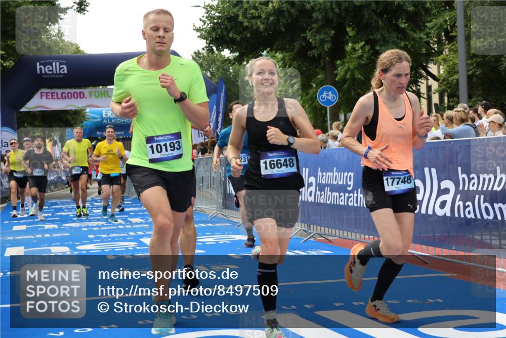 29.06.2025 - hella hamburg halbmarathon Strokosch-Dieckow http://msf.ph/oto/8497509 29.06.2025 10:44:10 Ziel 1391, 1413, 1415, 2816, 3021, 4999, 5231, 5275, 5884, 7005, 8722, 9444, 9633, 10193, 10930, 12159, 13123, 14686, 14687, 15225, 15280, 16301, 16316, 16506, 16648, 16697, 16893, 17748, 17977, 18004, 18691 meine-sportfotos.de