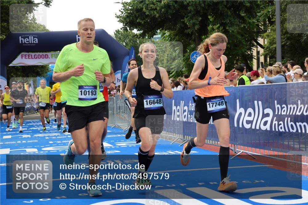 29.06.2025 - hella hamburg halbmarathon Strokosch-Dieckow http://msf.ph/oto/8497579 29.06.2025 10:44:10 Ziel 1391, 1413, 1415, 2816, 3021, 4999, 5231, 5275, 5884, 7005, 8722, 9444, 9633, 10193, 10930, 12159, 13123, 14686, 14687, 15225, 15280, 16301, 16316, 16506, 16648, 16697, 16893, 17748, 17977, 18004, 18691 meine-sportfotos.de