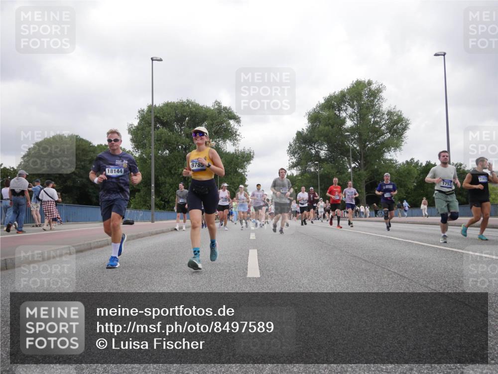 29.06.2025 - hella hamburg halbmarathon Luisa Fischer http://msf.ph/oto/8497589 29.06.2025 10:56:49 Kennedybrücke 1, 18144, 9785, 9103, 1753, 11919, 1753, 5562, 6041, 6044, 6913, 7611, 8212, 8414, 8515, 9103, 9545, 9685 meine-sportfotos.de