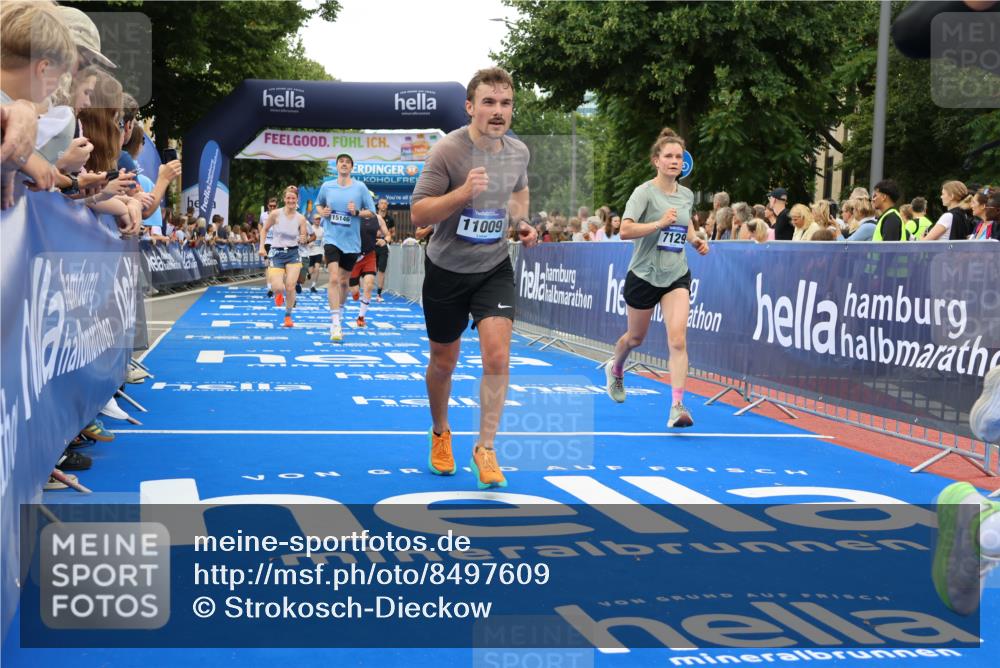 29.06.2025 - hella hamburg halbmarathon Strokosch-Dieckow http://msf.ph/oto/8497609 29.06.2025 10:54:26 Ziel 1267, 1442, 2474, 3426, 3794, 4635, 4868, 5259, 6511, 6512, 7129, 8772, 8798, 11009, 11797, 11799, 12321, 12362, 12607, 13289, 15146, 15946, 16327, 16879, 17698, 18268, 19067 meine-sportfotos.de