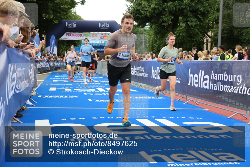 29.06.2025 - hella hamburg halbmarathon Strokosch-Dieckow http://msf.ph/oto/8497625 29.06.2025 10:54:26 Ziel 1267, 1442, 2474, 3426, 3794, 4635, 4868, 5259, 6511, 6512, 7129, 8772, 8798, 11009, 11797, 11799, 12321, 12362, 12607, 13289, 15146, 15946, 16327, 16879, 17698, 18268, 19067 meine-sportfotos.de