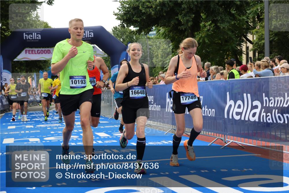 29.06.2025 - hella hamburg halbmarathon Strokosch-Dieckow http://msf.ph/oto/8497636 29.06.2025 10:44:10 Ziel 1391, 1413, 1415, 2816, 3021, 4999, 5231, 5275, 5884, 7005, 8722, 9444, 9633, 10193, 10930, 12159, 13123, 14686, 14687, 15225, 15280, 16301, 16316, 16506, 16648, 16697, 16893, 17748, 17977, 18004, 18691 meine-sportfotos.de