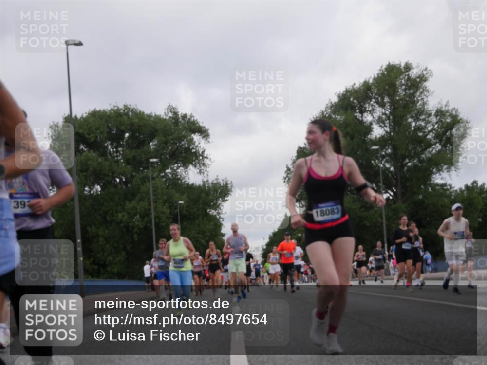 29.06.2025 - hella hamburg halbmarathon Luisa Fischer http://msf.ph/oto/8497654 29.06.2025 10:56:55 Kennedybrücke 39, 18083, 2528, 3226, 4591, 5562, 6913, 7068, 7611, 7876, 8212, 8906, 9103, 9545, 9685, 10175 meine-sportfotos.de