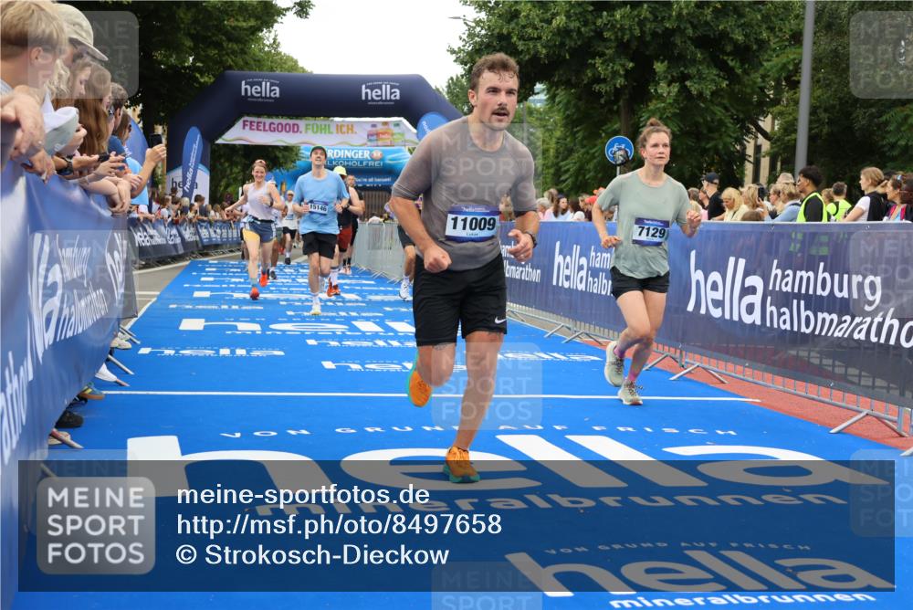 29.06.2025 - hella hamburg halbmarathon Strokosch-Dieckow http://msf.ph/oto/8497658 29.06.2025 10:54:26 Ziel 1267, 1442, 2474, 3426, 3794, 4635, 4868, 5259, 6511, 6512, 7129, 8772, 8798, 11009, 11797, 11799, 12321, 12362, 12607, 13289, 15146, 15946, 16327, 16879, 17698, 18268, 19067 meine-sportfotos.de
