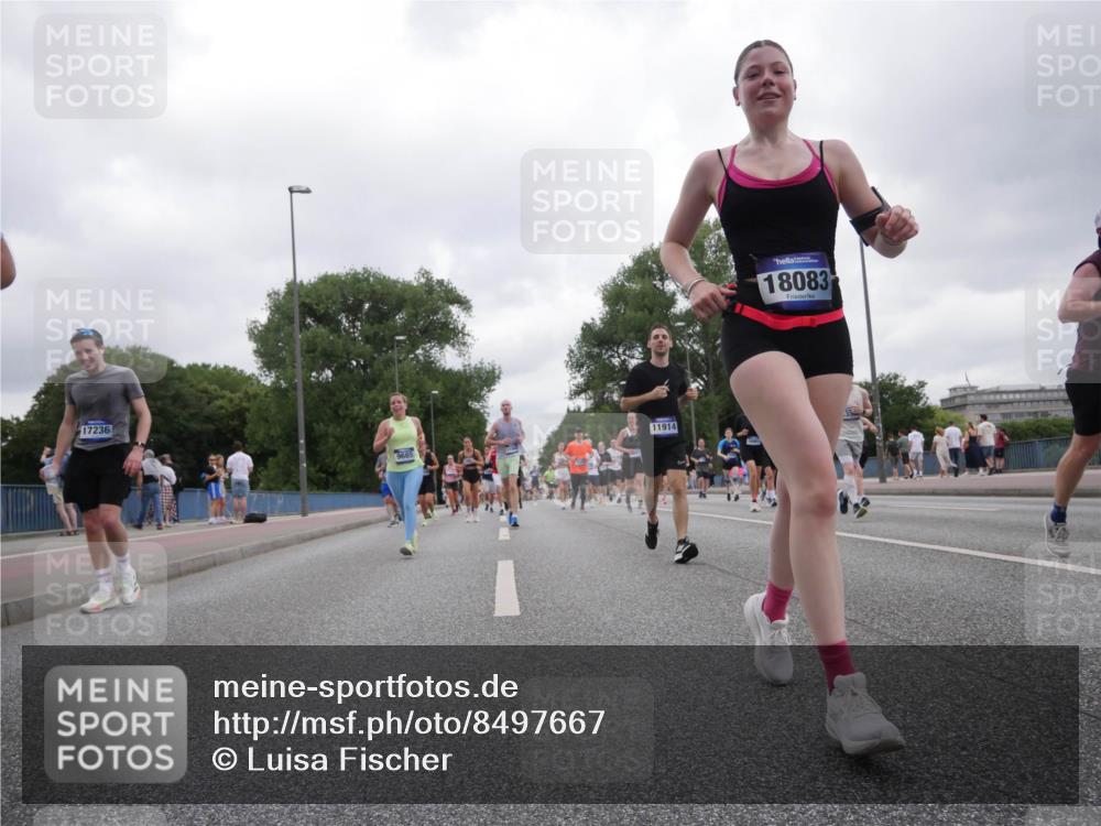 29.06.2025 - hella hamburg halbmarathon Luisa Fischer http://msf.ph/oto/8497667 29.06.2025 10:56:56 Kennedybrücke 17236, 9685, 11914, 18083, 1900, 2528, 2701, 3226, 4591, 5562, 6913, 7068, 7611, 7876, 8212, 8906, 9103, 9685, 10175 meine-sportfotos.de