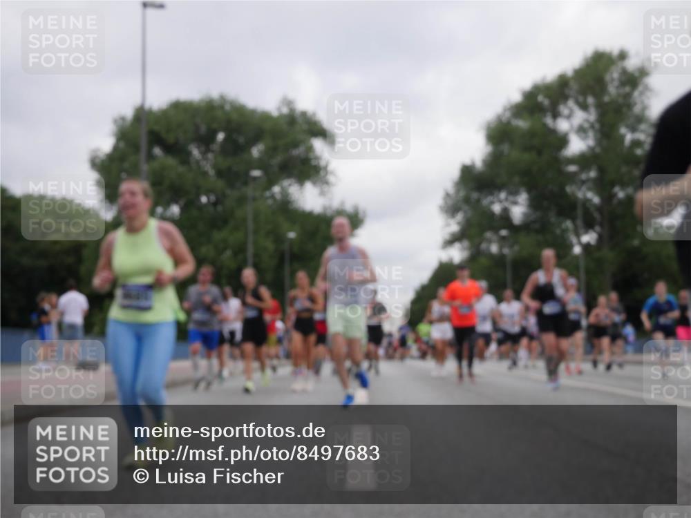 29.06.2025 - hella hamburg halbmarathon Luisa Fischer http://msf.ph/oto/8497683 29.06.2025 10:56:57 Kennedybrücke 1900, 2528, 2701, 3226, 4591, 5562, 6913, 7068, 7876, 8212, 8906, 9685, 10175 meine-sportfotos.de