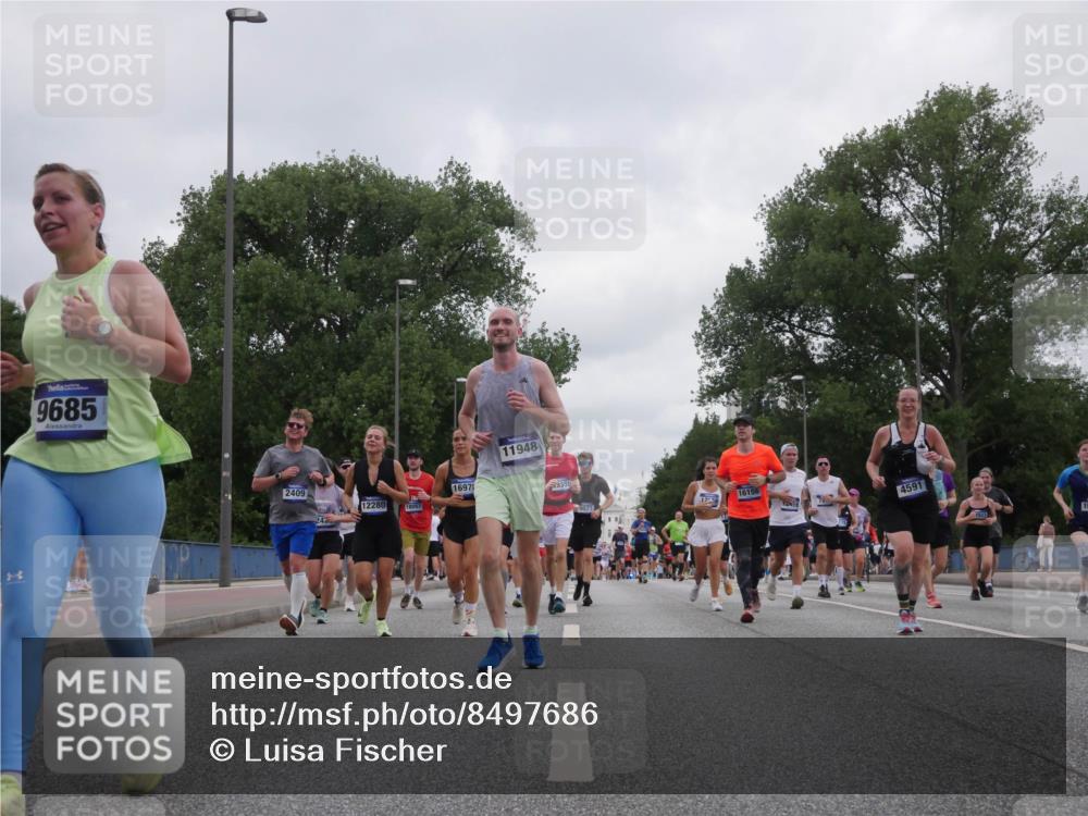 29.06.2025 - hella hamburg halbmarathon Luisa Fischer http://msf.ph/oto/8497686 29.06.2025 10:56:58 Kennedybrücke 9685, 2409, 16973, 12280, 18057, 11948, 9351, 9077, 1239, 16156, 4591, 1900, 2528, 2701, 3226, 4591, 6913, 7068, 7876, 8906, 9685, 10175 meine-sportfotos.de