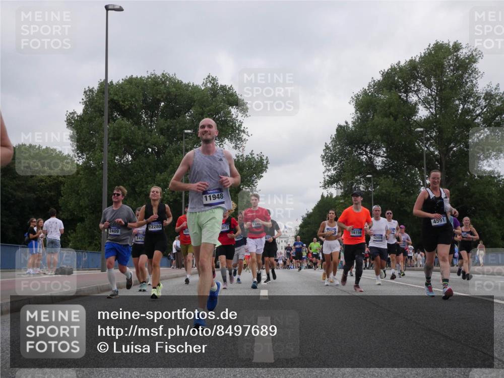 29.06.2025 - hella hamburg halbmarathon Luisa Fischer http://msf.ph/oto/8497689 29.06.2025 10:56:58 Kennedybrücke 2409, 2429, 12280, 11948, 3072, 18609, 1335, 077, 16156, 12459, 4591, 1900, 2528, 2701, 3226, 4591, 6913, 7068, 7876, 8906, 9685, 10175 meine-sportfotos.de
