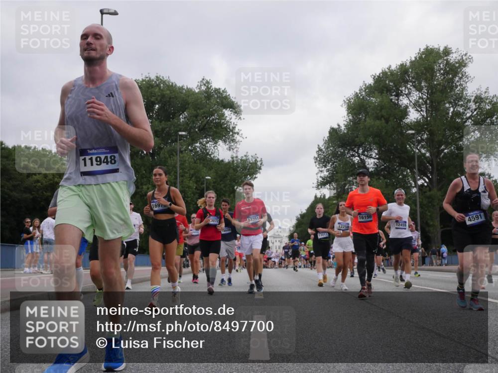 29.06.2025 - hella hamburg halbmarathon Luisa Fischer http://msf.ph/oto/8497700 29.06.2025 10:56:59 Kennedybrücke 11948, 1697, 3072, 18609, 13351, 13011, 12259, 16156, 12459, 4591, 1900, 2528, 2701, 3226, 4591, 6913, 7068, 7876, 8906, 10175 meine-sportfotos.de