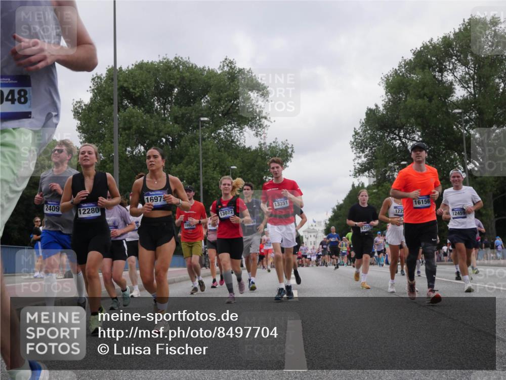 29.06.2025 - hella hamburg halbmarathon Luisa Fischer http://msf.ph/oto/8497704 29.06.2025 10:57:00 Kennedybrücke 48, 2409, 12280, 16979, 13072, 13351, 180, 13011, 1225, 16156, 12459, 1900, 2528, 2701, 3226, 4591, 5857, 7068, 7876, 8906, 10175 meine-sportfotos.de