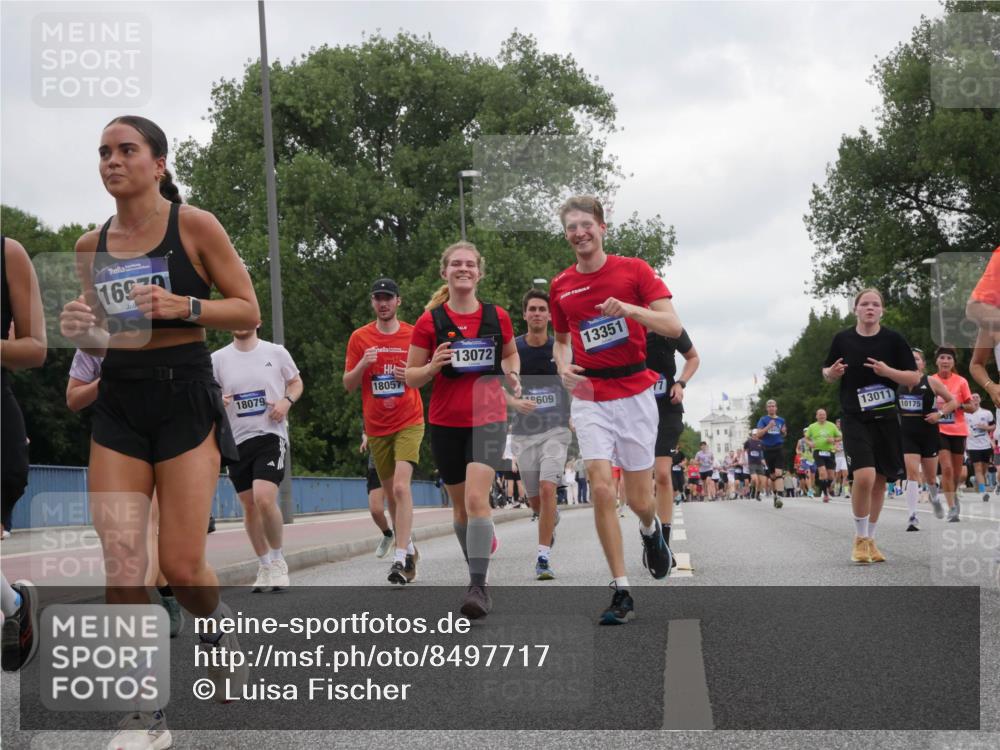 29.06.2025 - hella hamburg halbmarathon Luisa Fischer http://msf.ph/oto/8497717 29.06.2025 10:57:01 Kennedybrücke 16930, 18079, 18057, 13072, 9609, 13351, 13011, 10175, 1900, 2528, 2701, 3226, 4591, 5857, 7068, 7876, 8906, 10175 meine-sportfotos.de