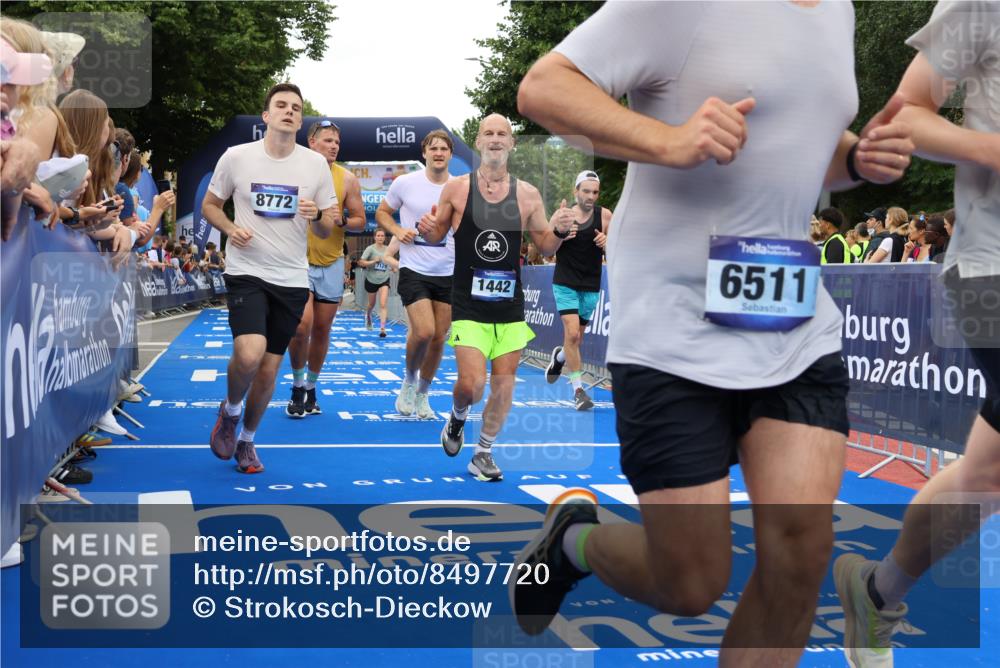 29.06.2025 - hella hamburg halbmarathon Strokosch-Dieckow http://msf.ph/oto/8497720 29.06.2025 10:54:23 Ziel 1267, 1442, 3426, 3794, 4635, 4868, 6511, 6512, 7129, 8223, 8772, 11009, 11430, 11797, 11799, 12321, 12362, 13289, 13803, 15146, 15946, 16327, 16574, 16750, 16879, 17087, 17698, 18268, 19067 meine-sportfotos.de